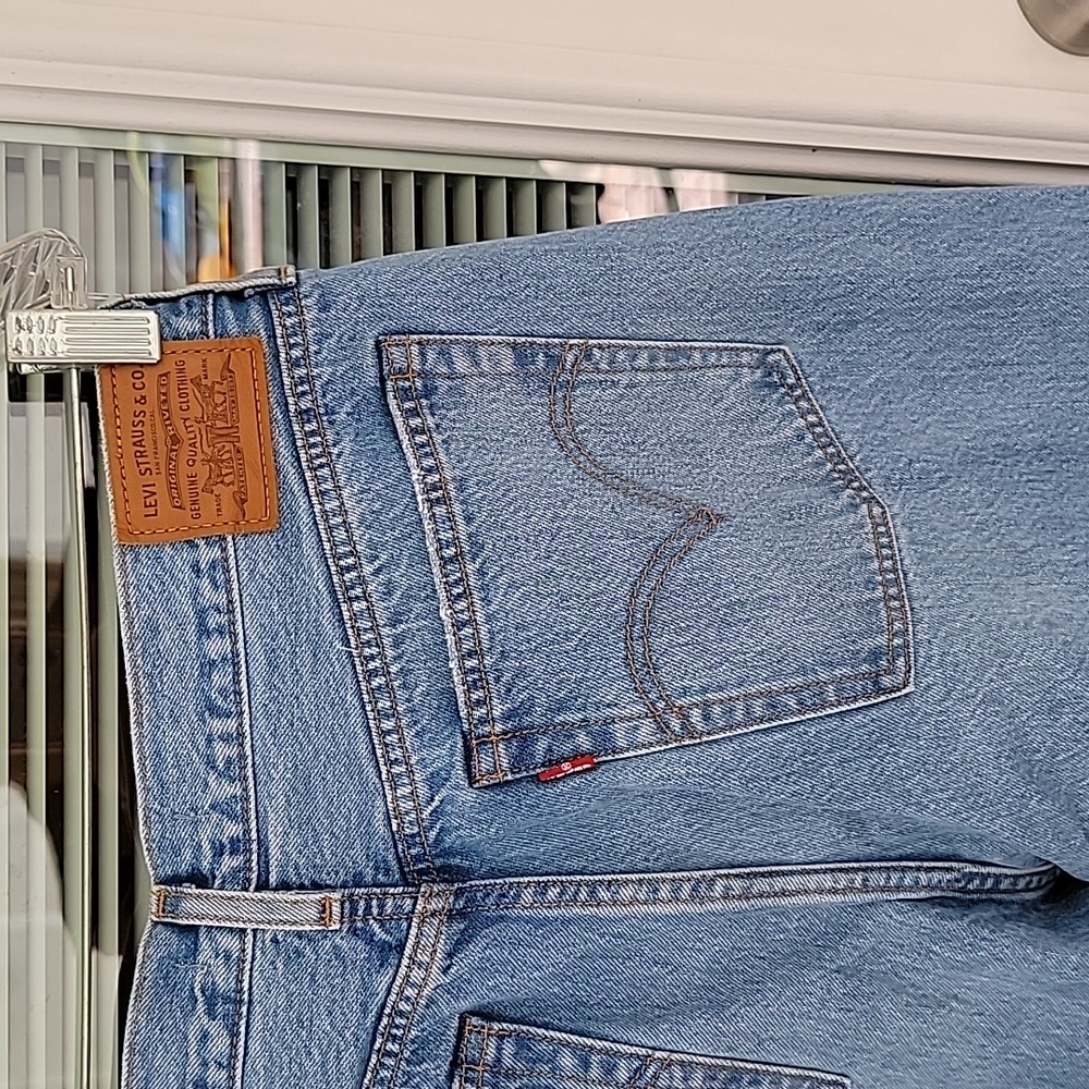 Levi's WEDGIE STRAIGHT High-Rise Light Wash Button Fly Jeans Sz 32 - Picture 5 of 12